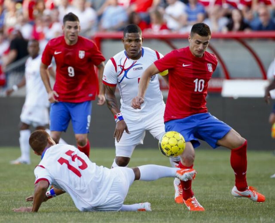 La era ‘Bolillo’ Gómez empieza con un empate ante Serbia