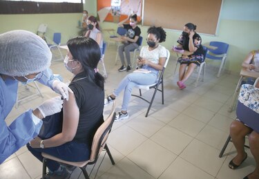 Ya son 2 millones de dosis aplicadas; jóvenes se suman