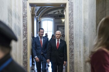 Estados Unidos advierte a Venezuela de consecuencias si Guaidó no regresa de manera segura