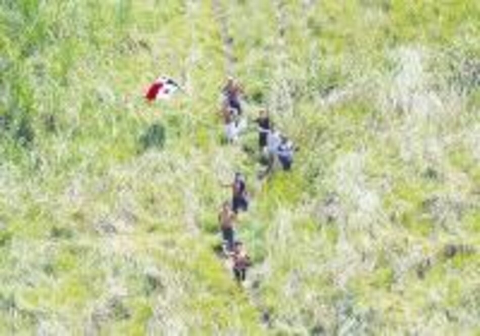 Paramilitares asesinan y saquean