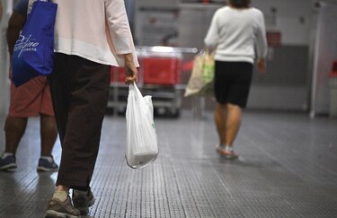 Prohíben uso de polietileno  en los almacenes mayoristas