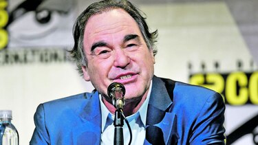 Oliver Stone acusa a Pokémon Go de totalitarismo