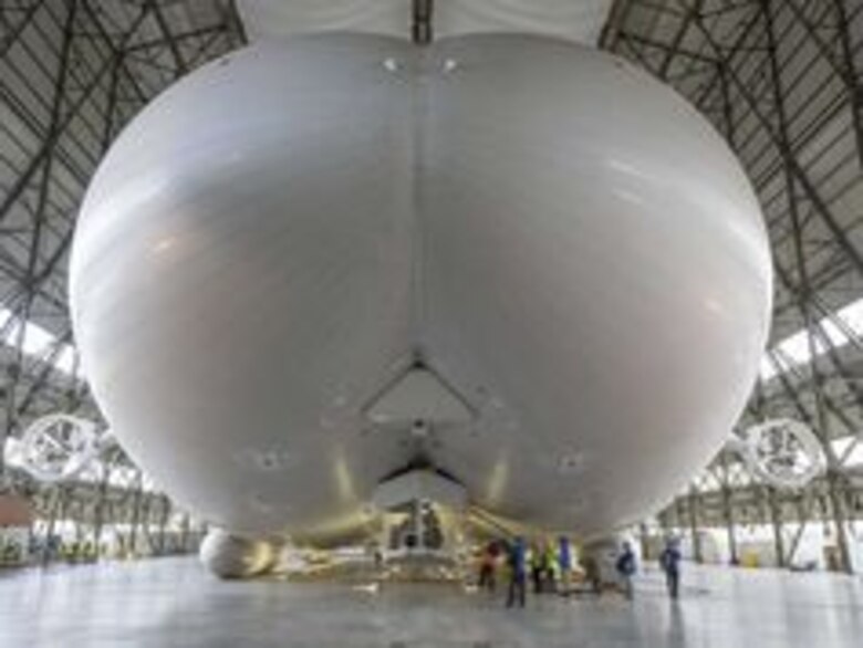 Así es el dirigible 'Airlander 10', la mayor aeronave del mundo