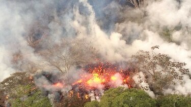 Erupción en volcán hawaiano Kilauea deja gigantesca nube de cenizas