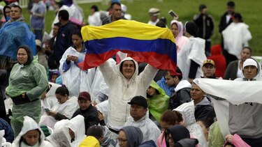 Papa Francisco viaja a Medellín a pedir compromiso contra la violencia