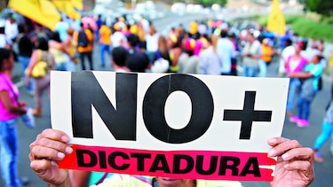 Reprimen a ciudadanos mientras sube la tensión
