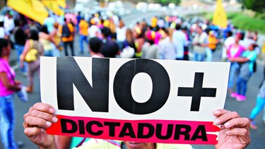 Reprimen a ciudadanos mientras sube la tensión