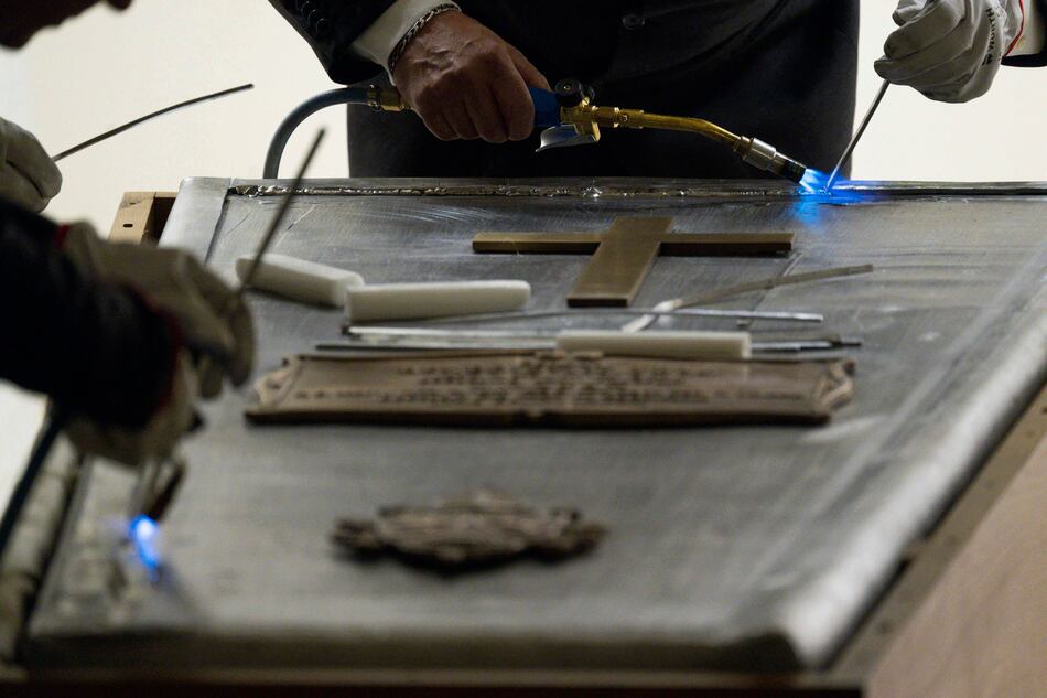La tumba de Benedicto XVI ya puede ser visitada en la cripta vaticana