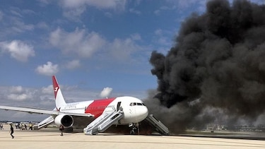 Fuego en avión en un aeropuerto de Florida deja 15 lesionados