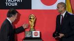David Trezeguet lleva la Copa del Mundo a Colombia