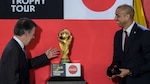 David Trezeguet lleva la Copa del Mundo a Colombia