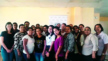 Fundalcom capacita a mujeres líderes