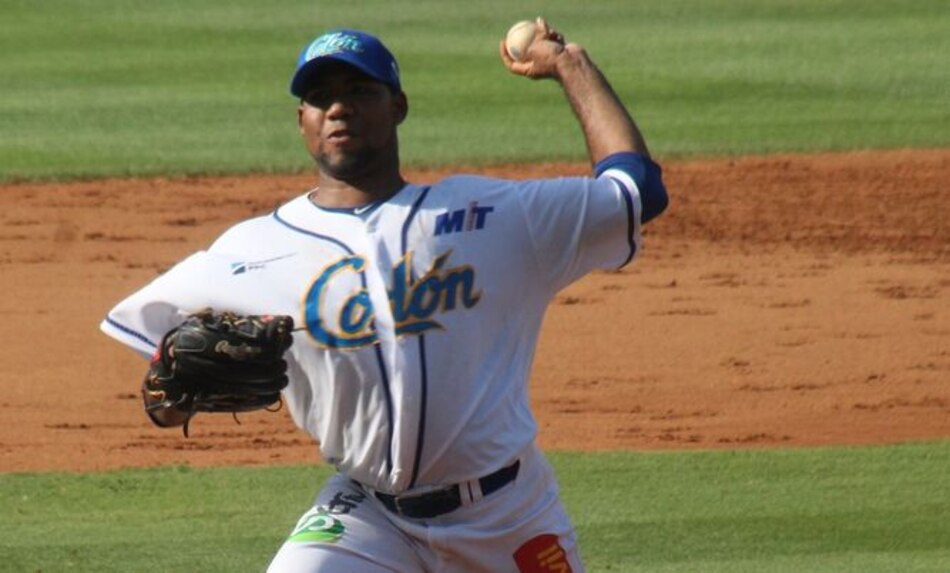 Lázaro Blanco y Julio Denis ganan los premios a Lanzador del Año