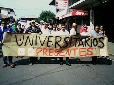 Marcha de protesta en Los Santos por contaminación de río La Villa
