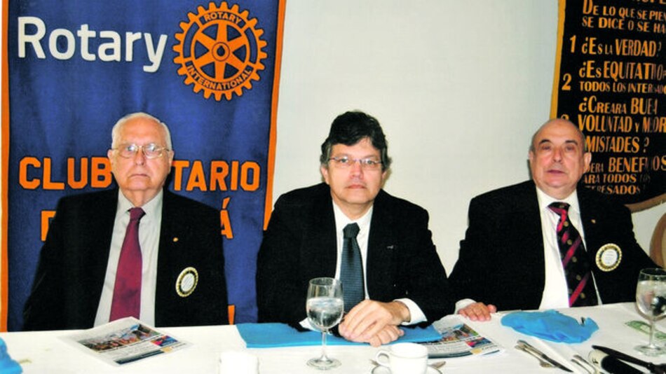 Dr. Raúl F. Abella visita el Club Rotario