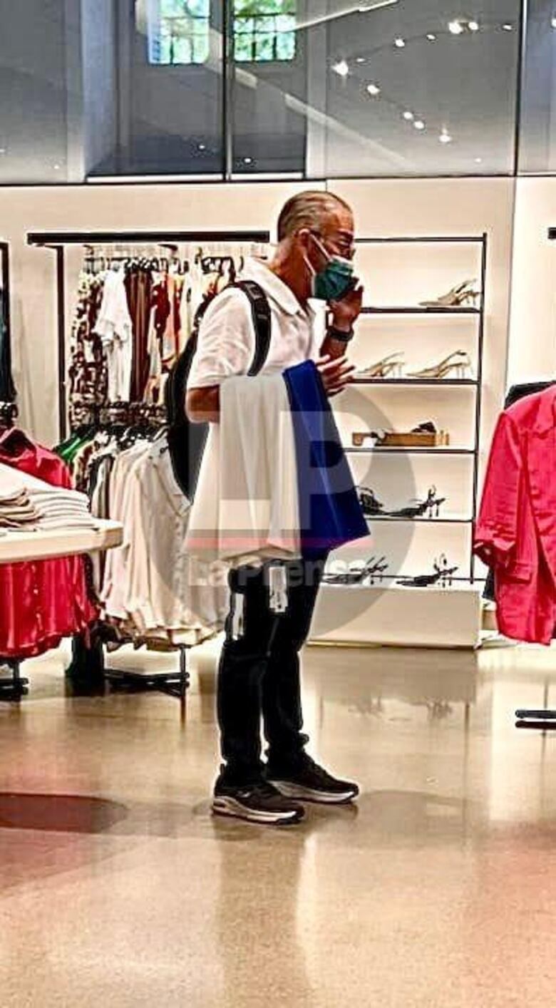 El alcalde José Luis Fábrega, de compras en Madrid