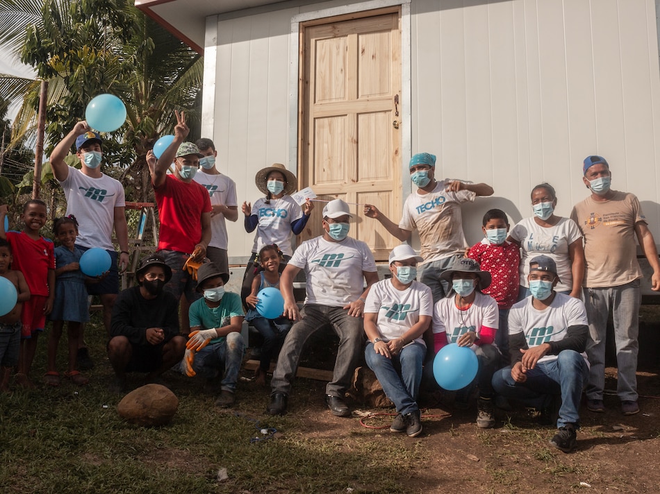 El Machetazo cumple el sueño de cinco familias panameñas de tener una vivienda digna, en alianza con Techo