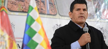 Presidente boliviano destituye a ministro que contrató a su exnovia