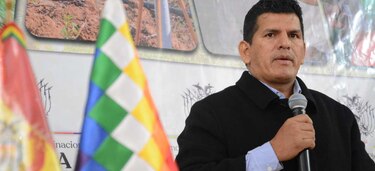 Presidente boliviano destituye a ministro que contrató a su exnovia