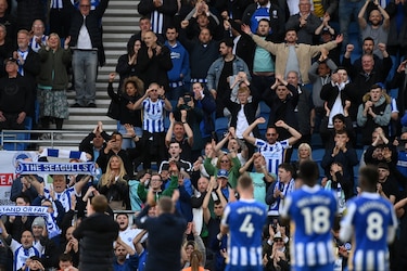 Chelsea deja escapar dos puntos; Manchester United fue goleado en su visita a Brighton