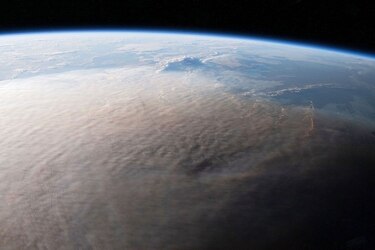 El volcán de Tonga llevó agua al cielo como para calentar la Tierra