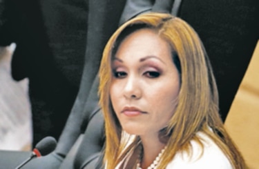 El contrato del que Yanibel Ábrego no quiere hablar  