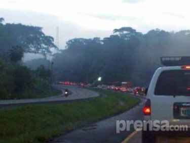 Colisiones y reparación vial causan tranque en vías Arraiján-Panamá