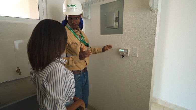 Nuevos hogares en Altos de Los Lagos se benefician de la energía prepago de ENSA