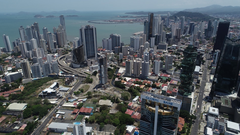 Panamá sigue en lista de Unión Europea de territorios no cooperadores en materia fiscal