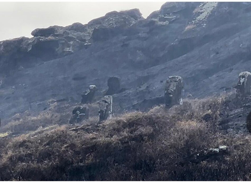 Incendio en Isla de Pascua quema varios moais y más de 100 hectáreas