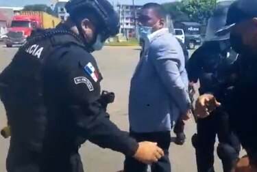 Policía arresta a diputado del Parlacen, Carlos Outten, durante protesta en Colón