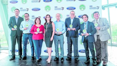 Ford entrega premios a los ganadores