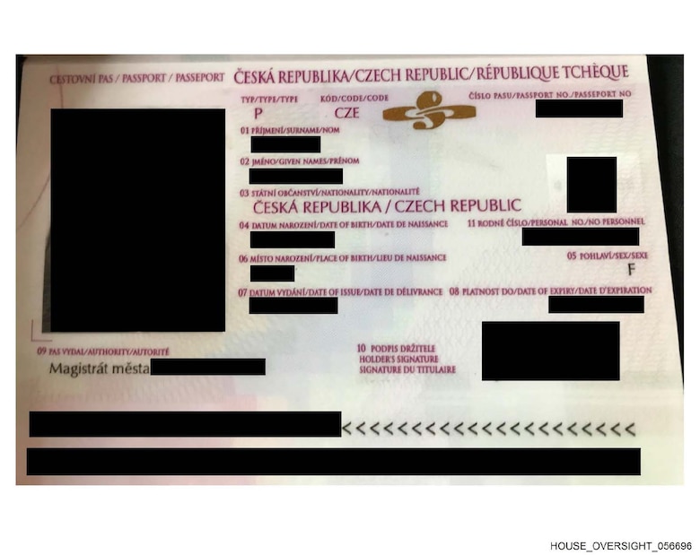 Los demócratas publican nuevas fotos del caso Epstein: Chomsky, pasaportes y mensajes