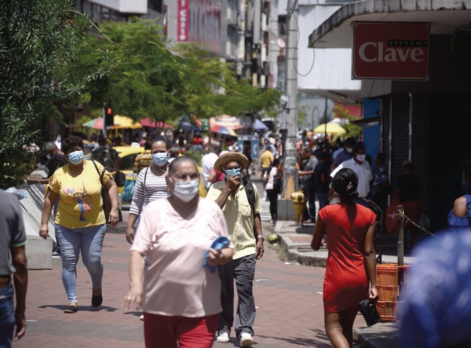 Minsa prohíbe aglomeraciones y analiza aplicar otras restricciones