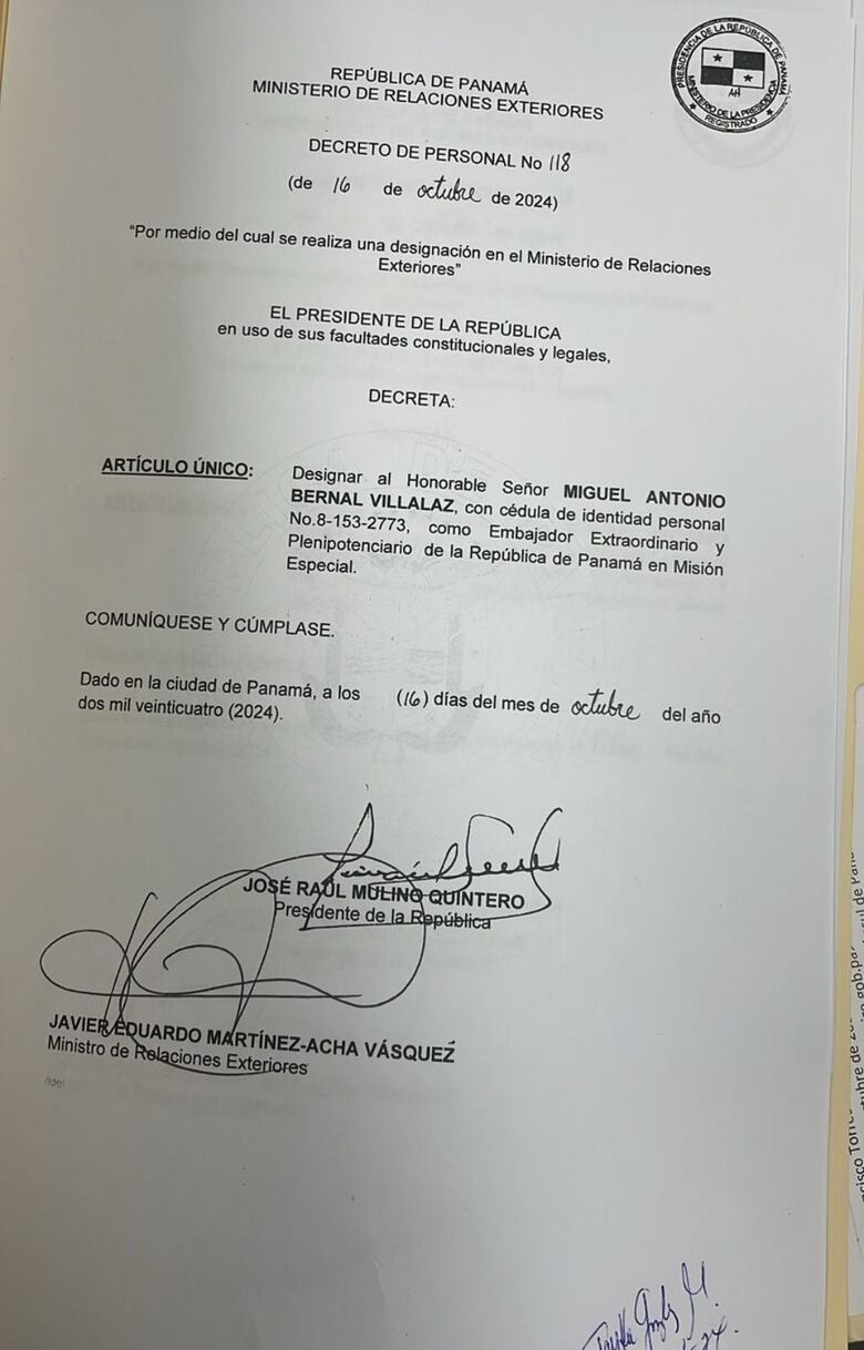Miguel Antonio Bernal ya no viajará a París: Joanna Villarreal será la nueva embajadora en Francia
