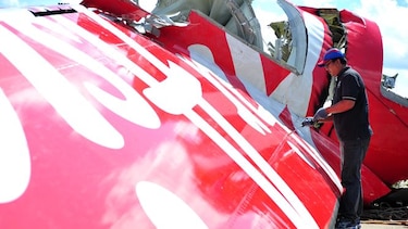 Localizan el cuerpo principal del avión de AirAsia en el fondo del mar