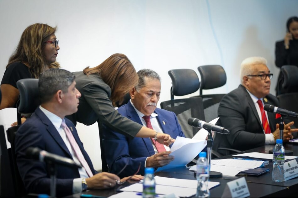 Por falta de prueba idónea, la Corte archiva dos denuncias contra los diputados que aprobaron el contrato minero