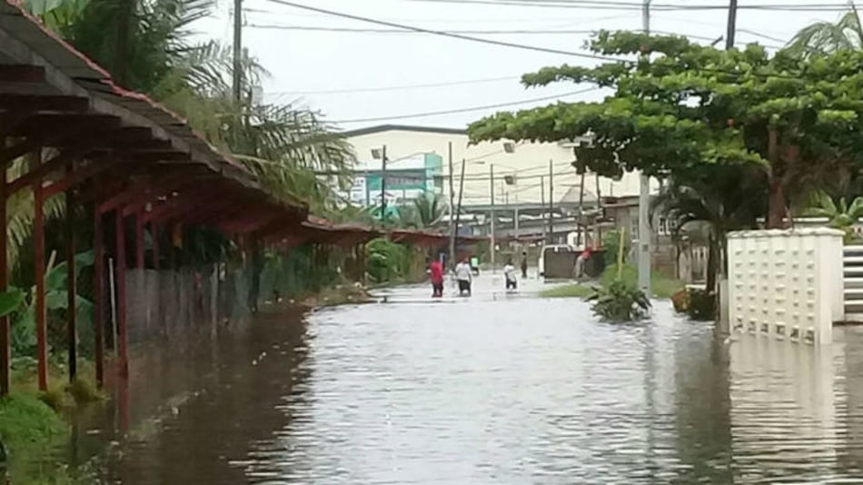 Evalúan residencias en la provincia de Colón afectadas por inundaciones