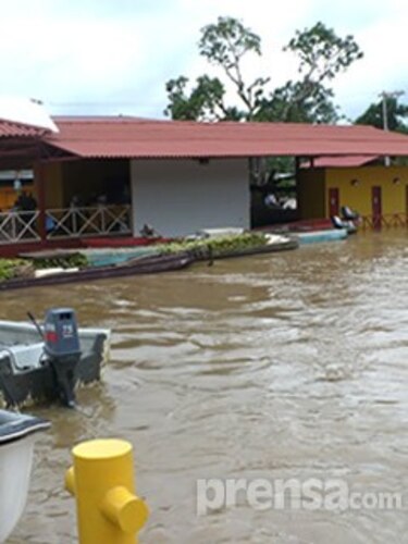 Yaviza sigue inundada luego del aguacero de esta madrugada