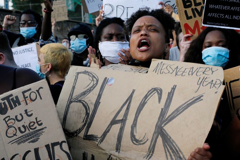 La ira se apodera de Estados Unidos, los disturbios estremecen al país que gobierna Trump