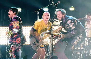 Red Hot Chili Peppers vende su catálogo