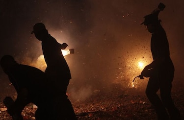 No hallan 'quemadores' autorizados de fuegos artificiales