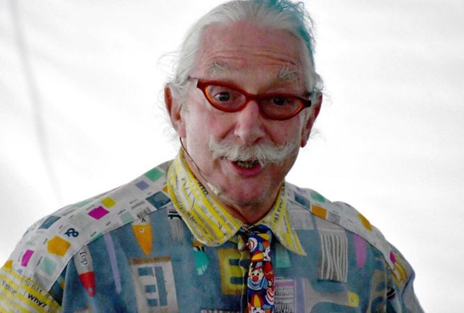 Patch Adams desfila su terapia de la risa en Costa Rica