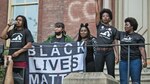Retórica de matices racistas continúa rondando a Trump