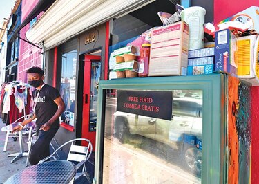 Refrigeradores comunitarios: comida gratis para los más necesitados