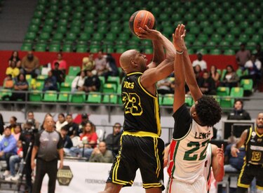 Correcaminos de Colón se convierten en los pentacampeones de la LPB