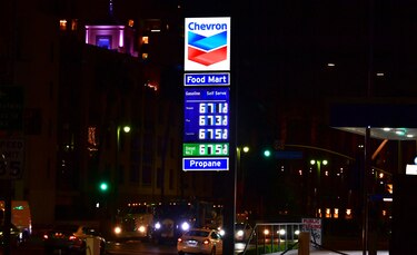 El petróleo sube entre el temor por Rusia y la esperanza en Irán
