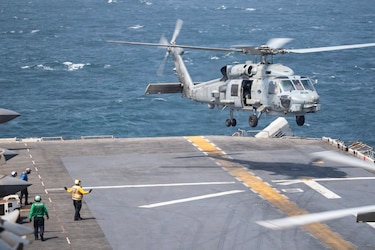 Estados Unidos impide el paso de 100 barcos comerciales tras dos meses del nuevo bloqueo a Irán