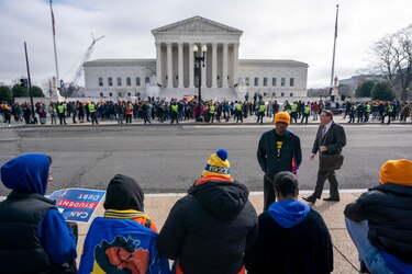 Estudiantes exigen al Supremo de Estados Unidos el perdón de la deuda estudiantil