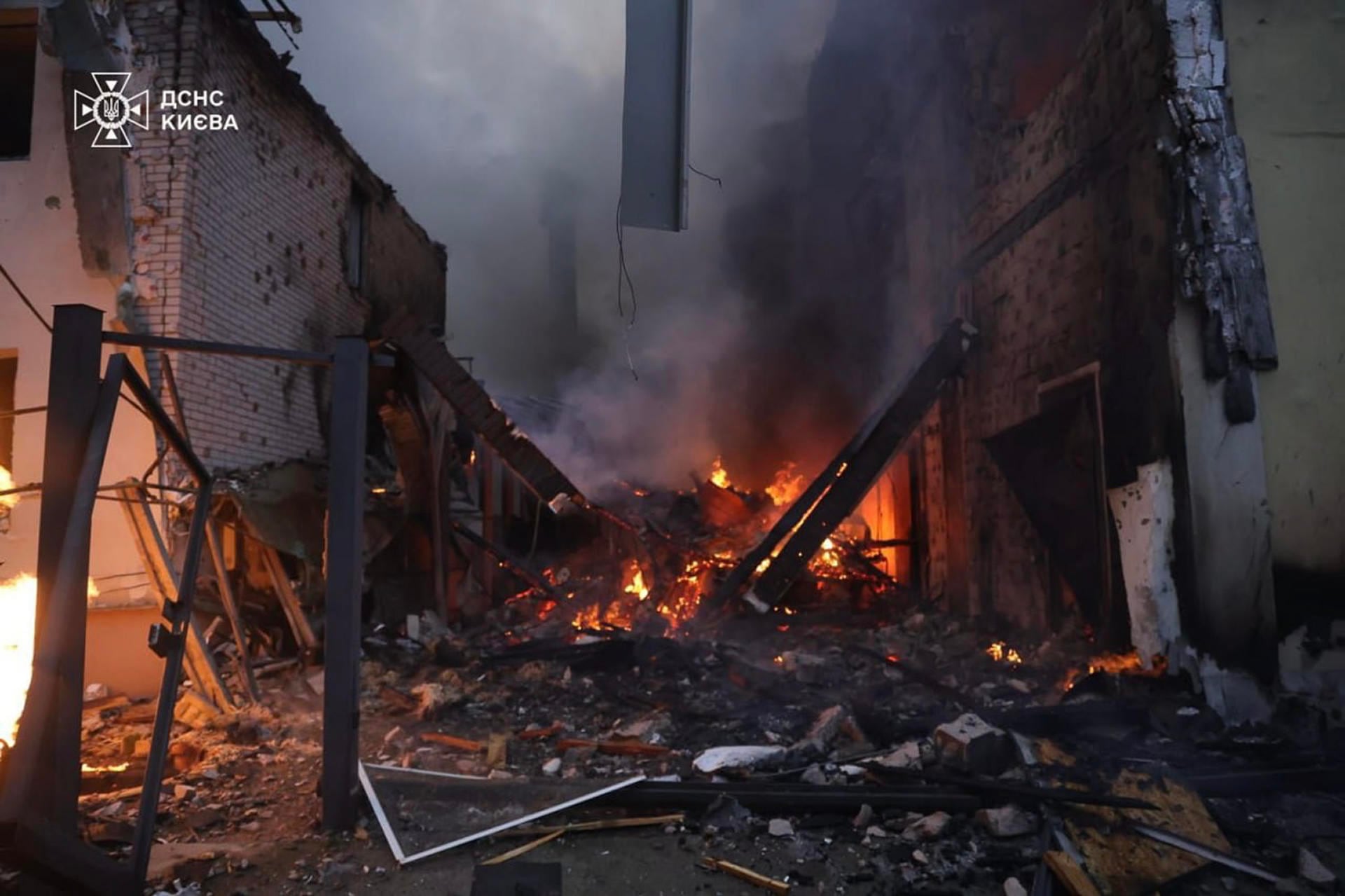 Rusia lanza duros ataques contra Kiev y otras regiones de Ucrania, dejando al menos 1 muerto y 19 heridos